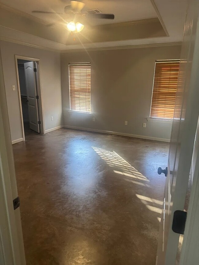 Building Photo - 5375 Sanson Dr