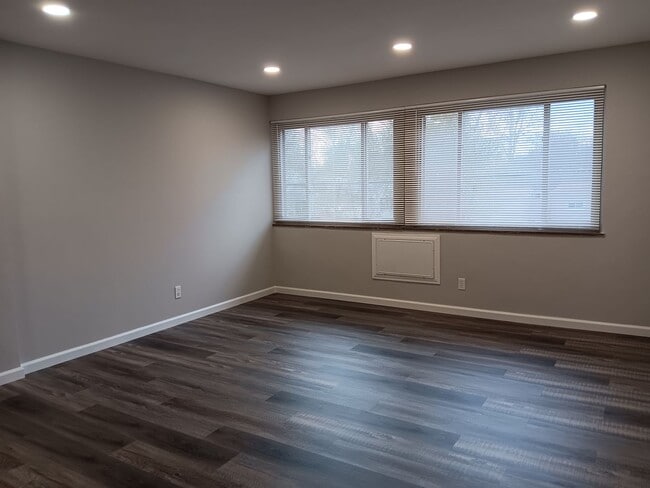 Foto del edificio - 32850 Aurora Rd