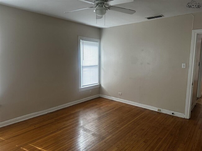 Building Photo - 1809 Ardath Ave