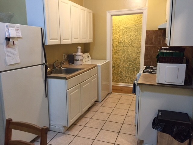 Primary Photo - 941 Jerome Ave
