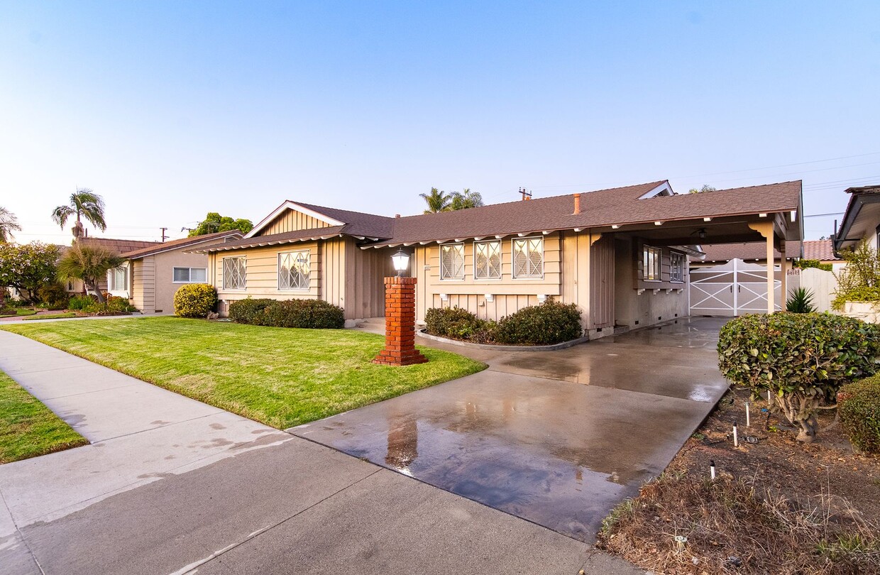 Primary Photo - House - 3 Bedrooms / 2.5 Baths - Downey