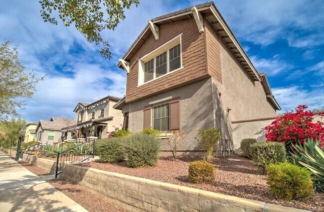 Foto del edificio - 4 Bedroom + 3 Bathroom + Loft + 2 Car Gara...