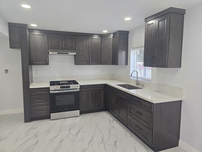 Foto del edificio - Cozy Unit in Westminster for Lease