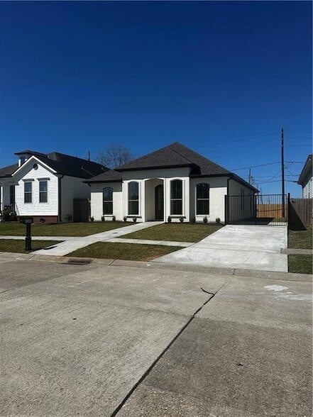 Building Photo - 2300 Pirate Dr