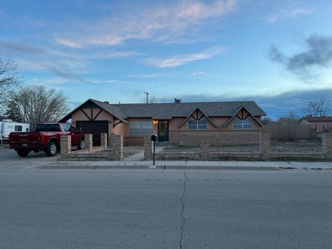 Building Photo - 3 br, 2 bath House - 811 Cannon (603)