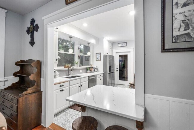 Foto del edificio - College Hill Bungalow!