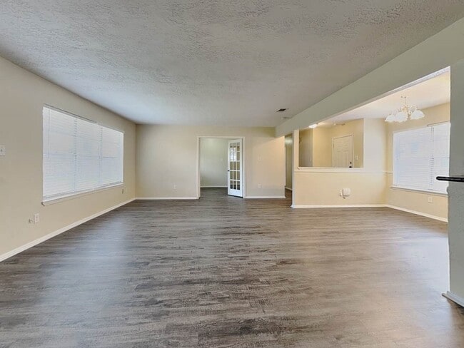 Building Photo - 14234 Montaigne Dr