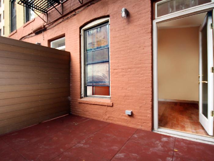 Primary Photo - 322 E 52nd St