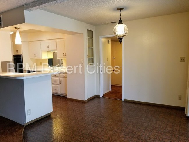 Foto del edificio - Charming Palm Desert Golf Course Condo