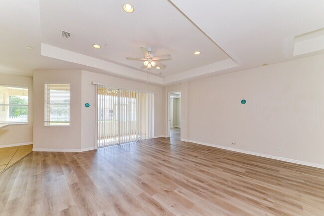 Foto del edificio - 12544 30th St Cir E