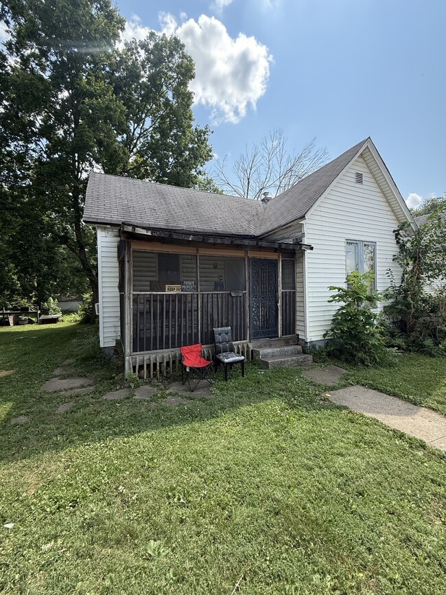 Building Photo - 1261 E Grand Ave