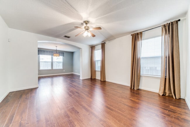 Building Photo - 10811 Marot Fld