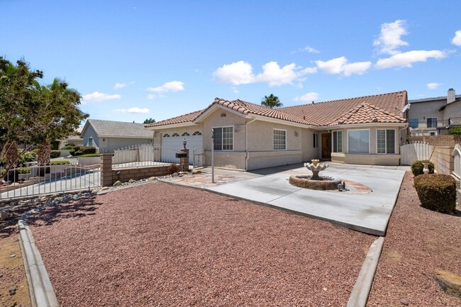 Foto del edificio - Beautiful 4-Bedroom, 2.5-Bathroom Home in Victorville, CA