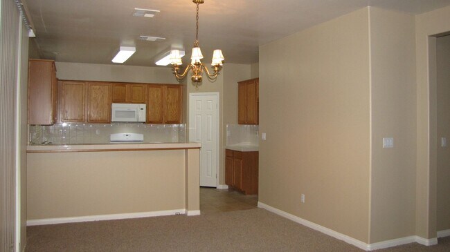 Building Photo - Silver Creek Home