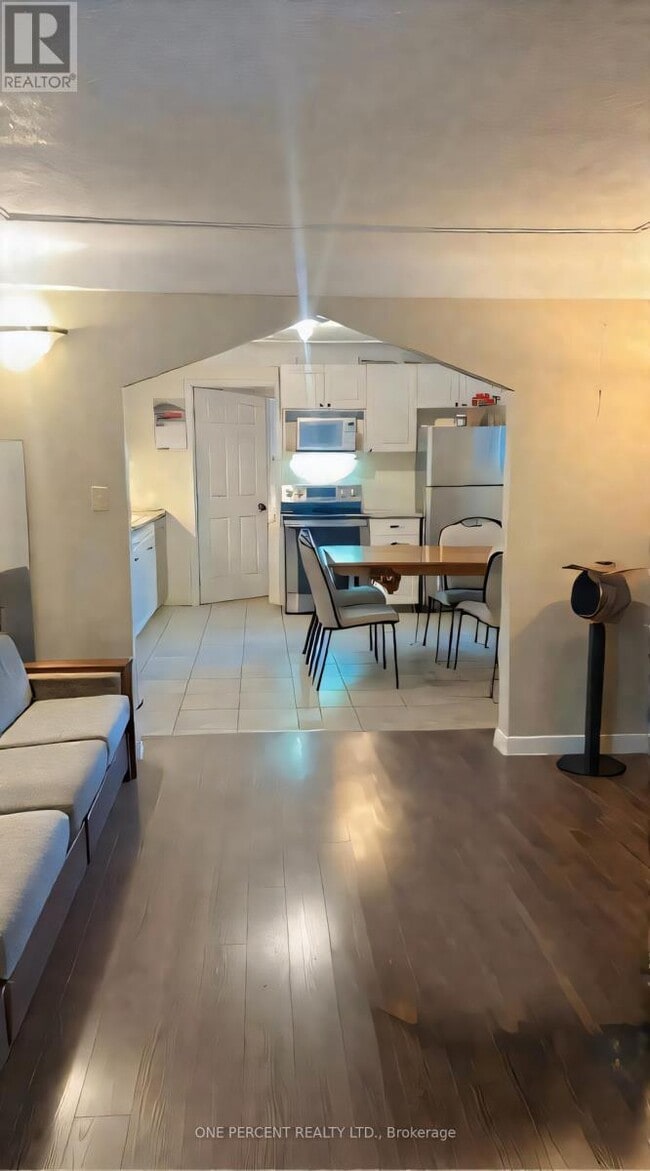 Building Photo - 13 Moir St