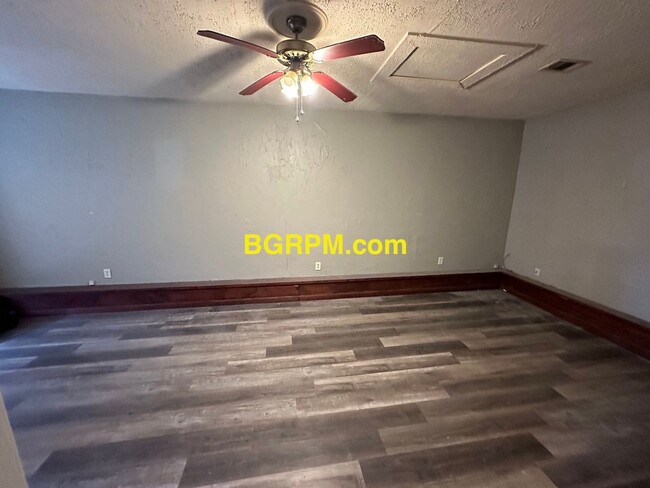 Foto del edificio - 3 Bd, 1 1/2 BA, home in Jacksonville