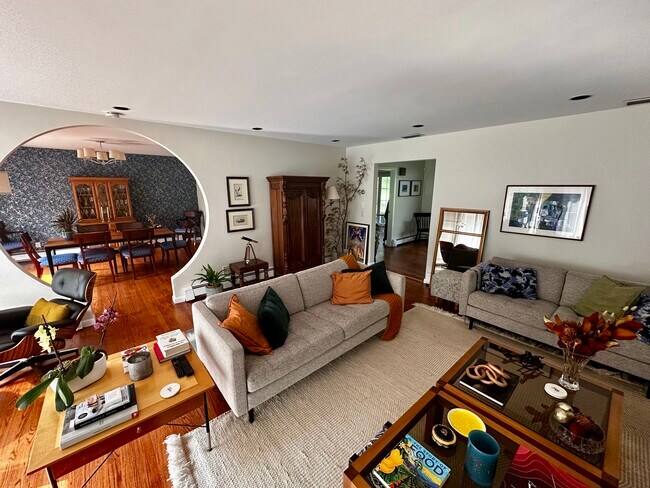 Foto del edificio - 222 Thornwood Rd