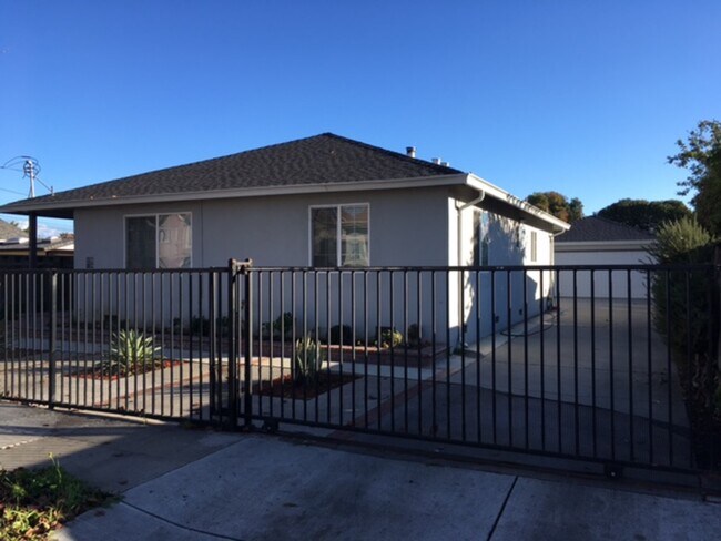 Building Photo - 1156 Civic Center Dr