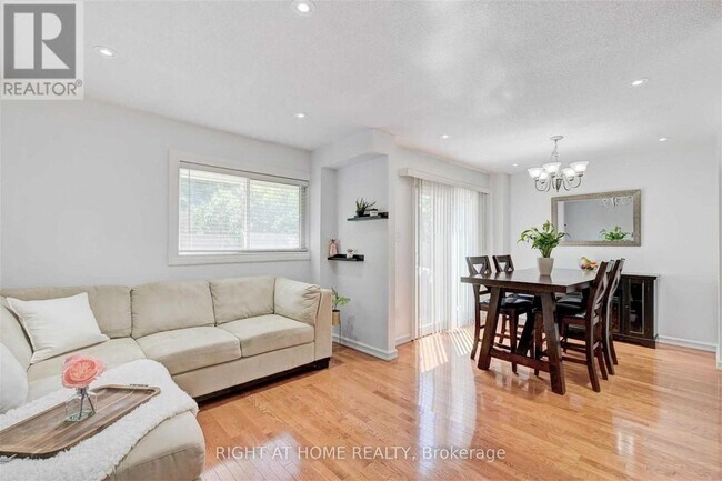 Photo du bâtiment - 121 Radford Dr