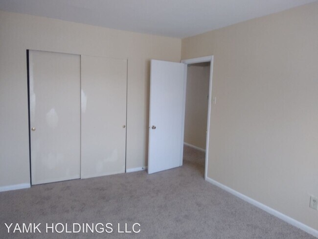 Building Photo - 227 Whiteland Ave