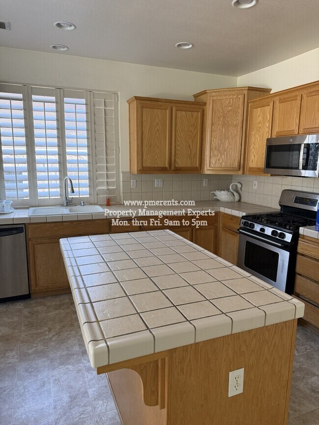 Building Photo - 2531 Crestmore Cir