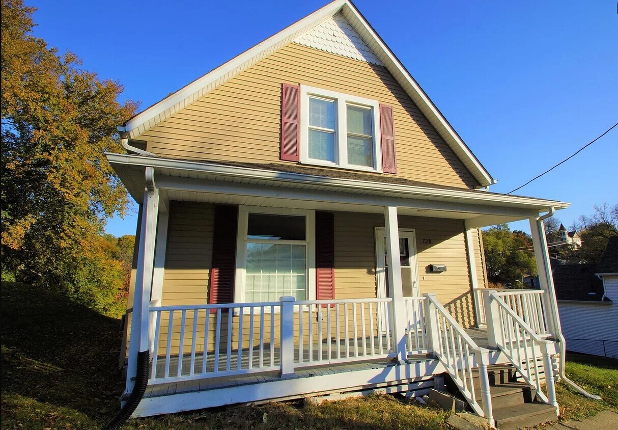 728 Sylvan Ct, Davenport, IA 52803 House Rental in Davenport, IA