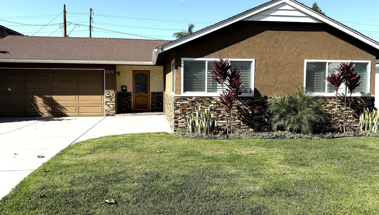 Foto principal - 3069 Hackett Ave