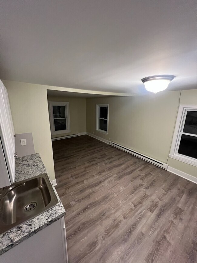 Building Photo - Minerva 8 plex