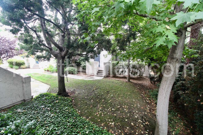 Building Photo - La Jolla, 8440 Via Sonoma #78 - Ideal Loca...