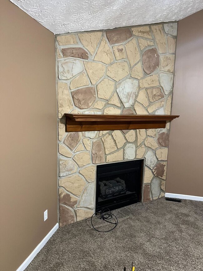 Building Photo - Jacksboro 37757 - 3 bedroom, 2 bath Apartm...