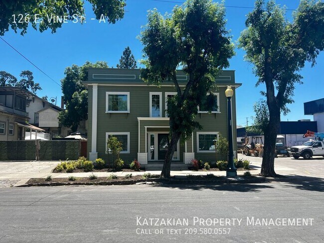 Building Photo - Fully Remodeled Downstairs 1-Bedroom 1-Bath