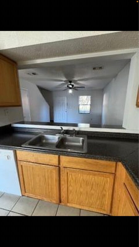 Building Photo - 696 Tyner St