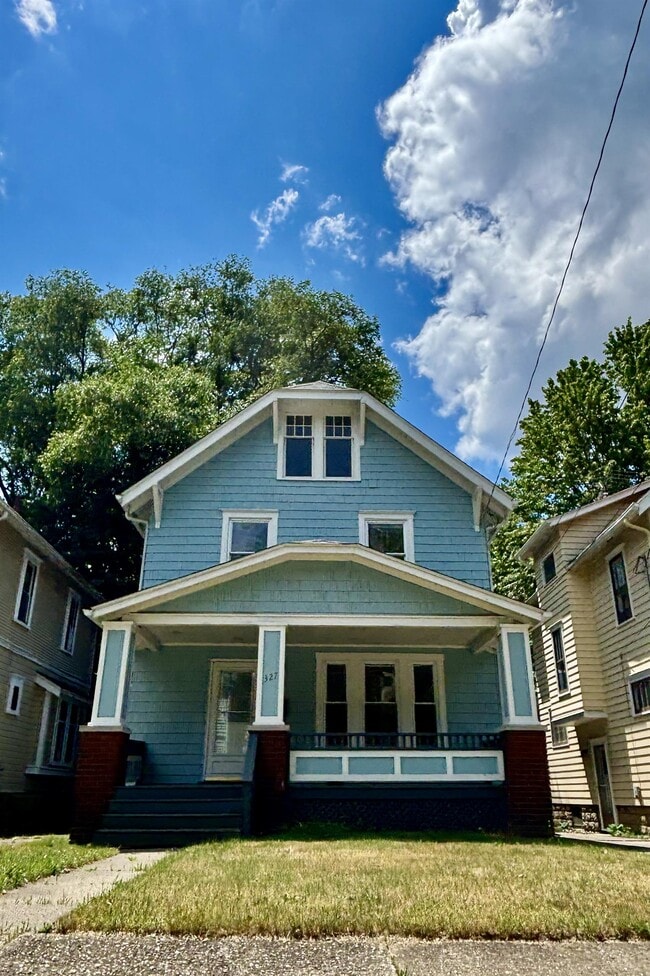 Building Photo - 327 Grand Ave
