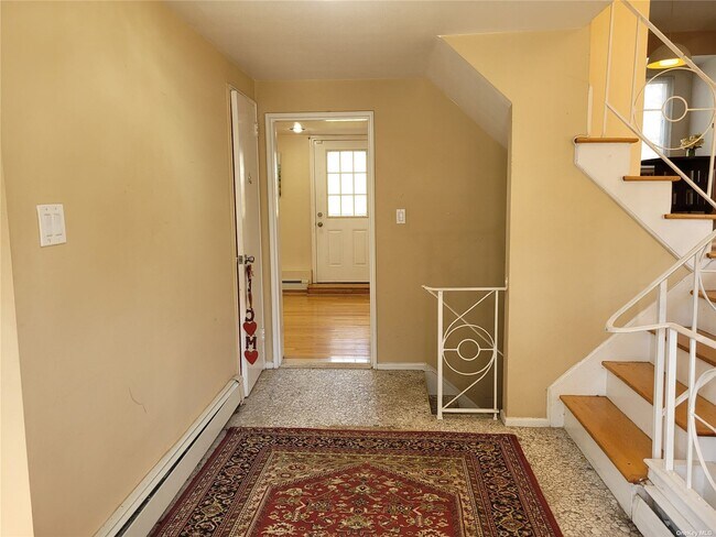 Building Photo - 29 Village Dr