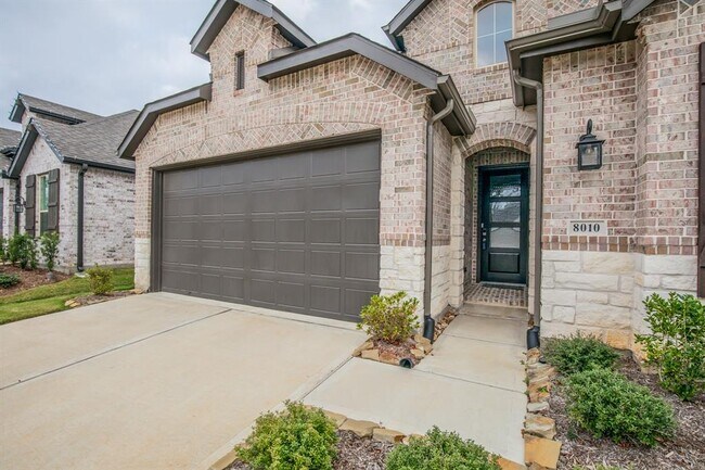 Building Photo - 8010 Whisper Grove Dr
