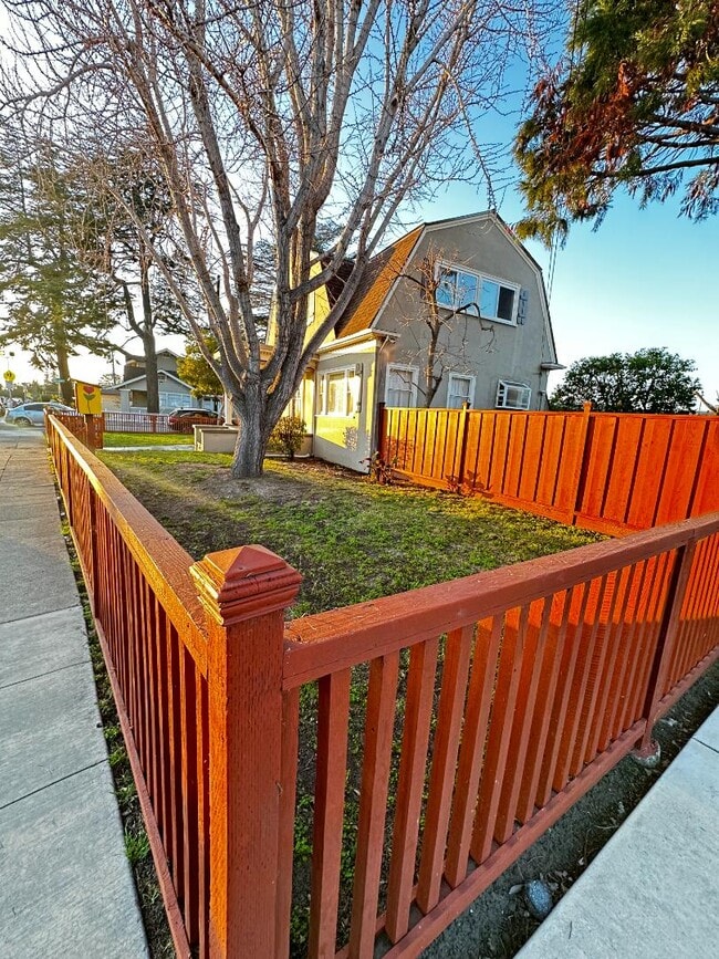 Building Photo - 1010 Dutton Ave