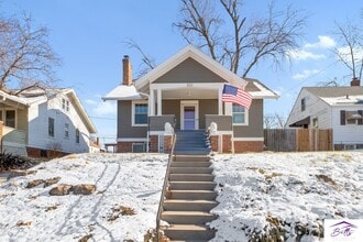 Building Photo - 833 S 60th St