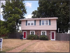 Building Photo - 2838-2840 Mackey Ln