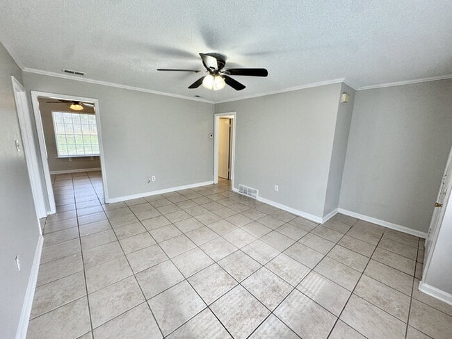 Building Photo - 3600 Pembrook Dr