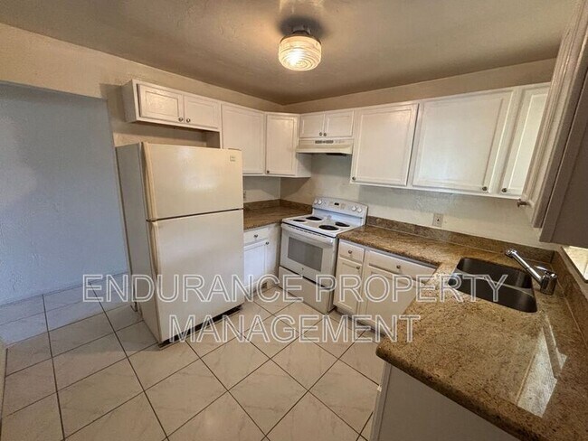 Foto del edificio - 1489 Silver Beach Rd