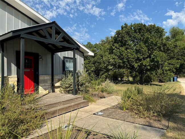 Foto del edificio - 2312 Riverside Farms Rd