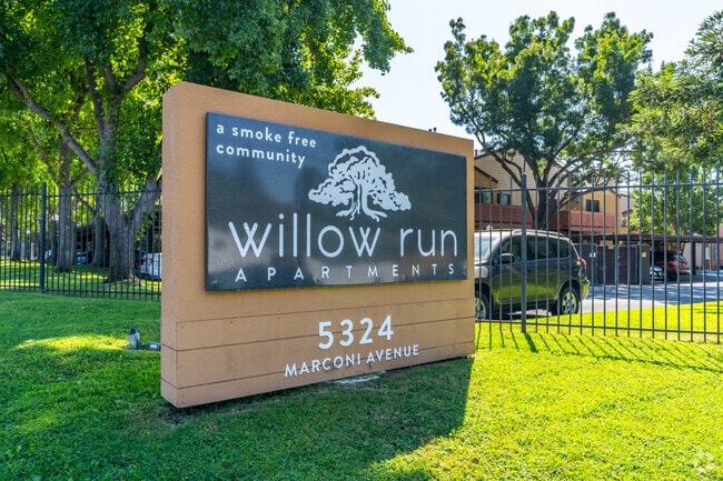 Sign - Willow Run Apartments