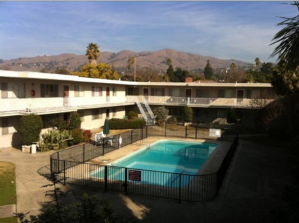 Pool - Country Club Garden Apartments