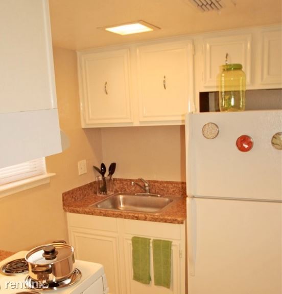 Foto del edificio - 2504 Manor Rd