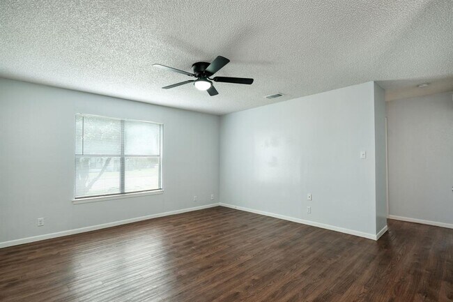 Foto del edificio - 2900 Mesquite Ln