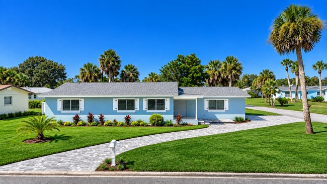 Building Photo - 115 Country Club Dr