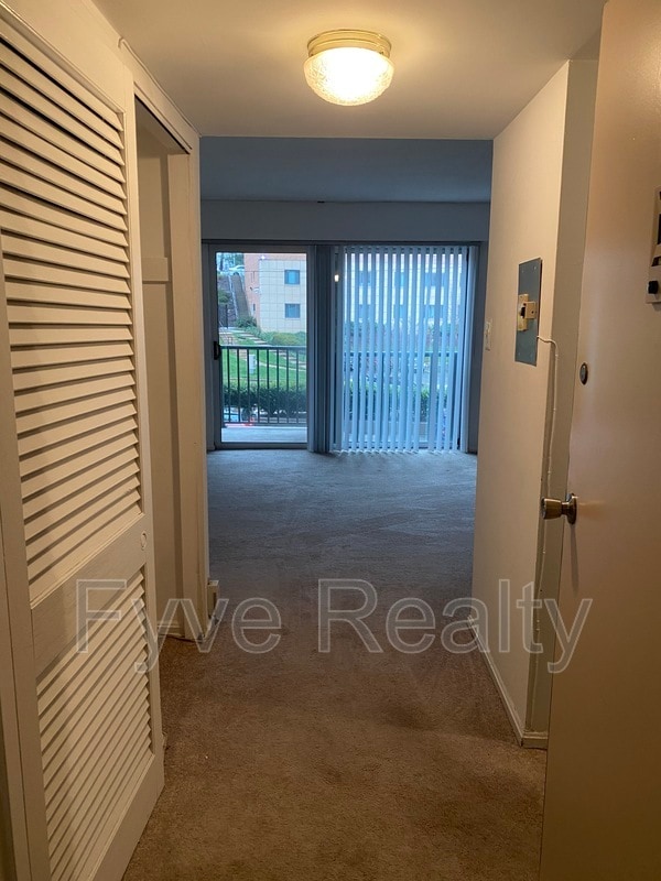 Building Photo - 1300 Army Navy Dr