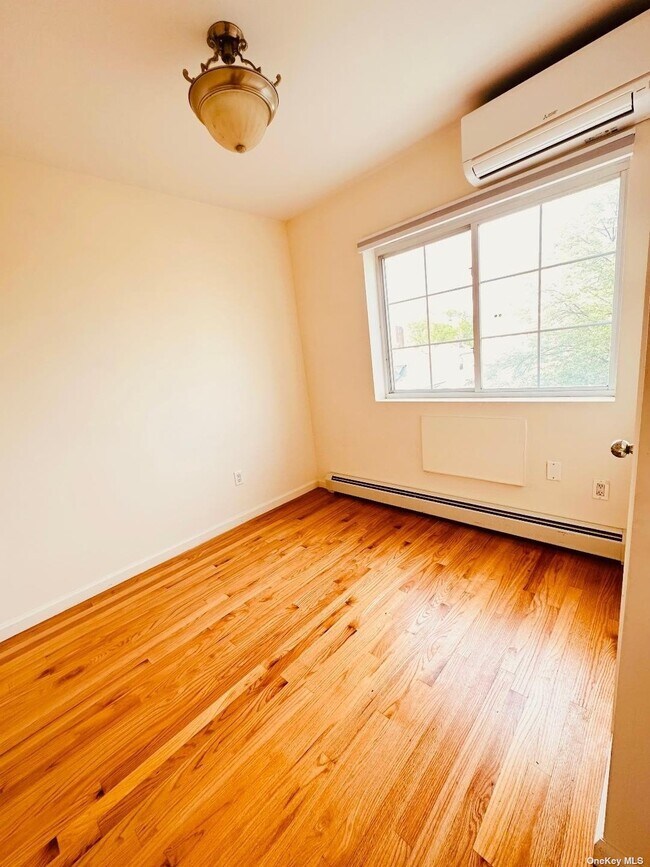 43,18 Robinson St Unit 4B, Queens, NY 11355 Condo for Rent in Queens