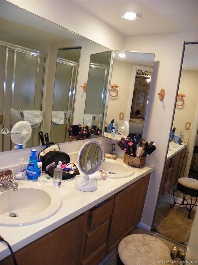 Building Photo - 2578 Camelot Ct