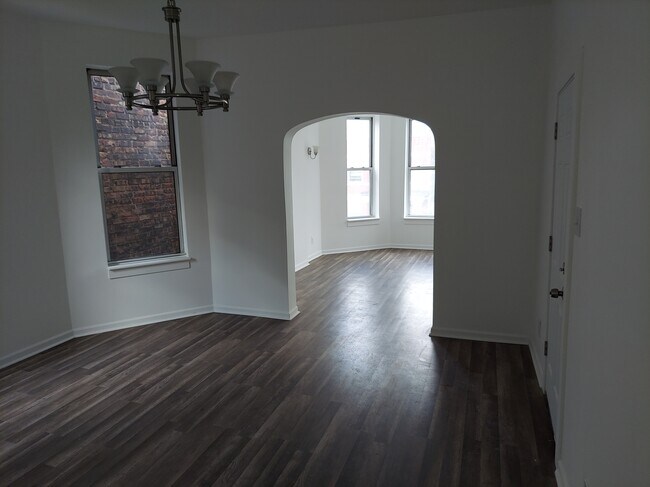 Building Photo - 6629 S Rhodes Ave
